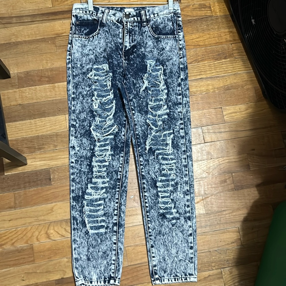 NWOT Sneak Peak acid wash color, distressed jeans never worn